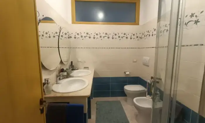 Rexer-Ghilarza-Appaartamento-in-vendita-in-piazza-Kennedy-a-Ghilarza-Bagno