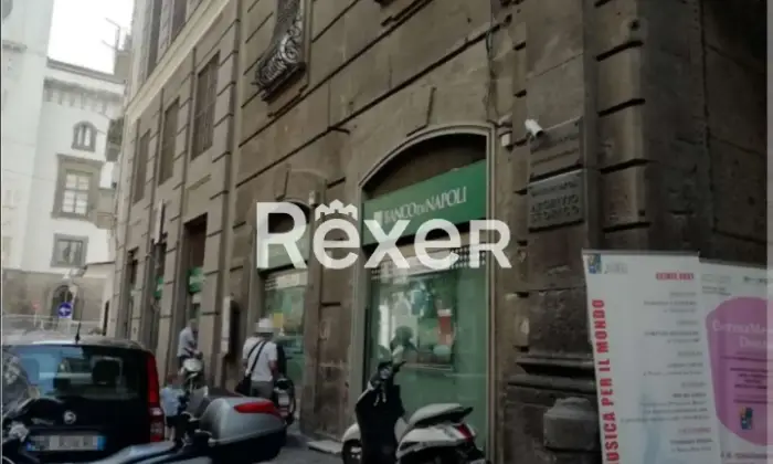 Rexer-NAPOLI-Ex-filiale-bancaria-sita-al-piano-terra-di-un-edificio-storicomonumentale-Altro