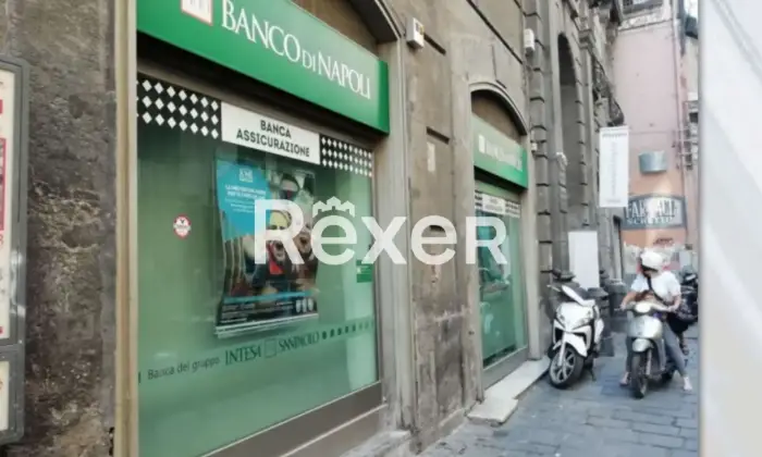 Rexer-NAPOLI-Ex-filiale-bancaria-sita-al-piano-terra-di-un-edificio-storicomonumentale-Altro
