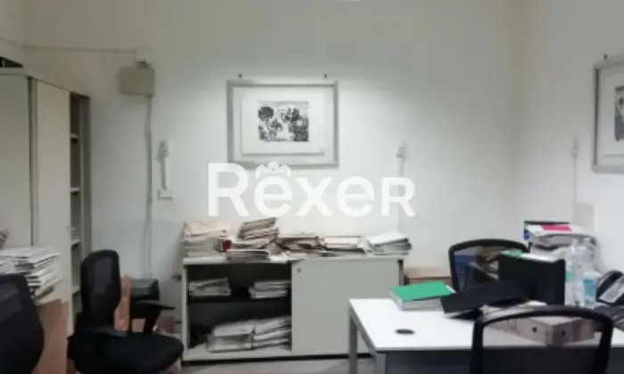 Rexer-NAPOLI-Ex-filiale-bancaria-sita-al-piano-terra-di-un-edificio-storicomonumentale-Altro