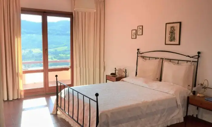 Rexer-Dicomano-Villa-unifamiliare-sulle-colline-di-Dicomano-CameraDaLetto