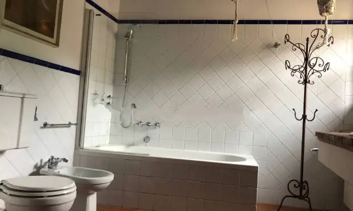 Rexer-Montaione-Rustico-in-vendita-in-via-Ribaldi-a-Montaione-Bagno