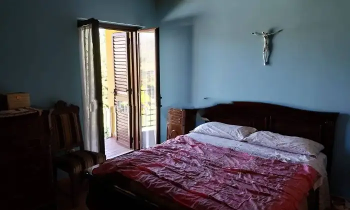 Rexer-Marano-Marchesato-Vendesi-Villa-a-schiera-via-Giuseppe-Mazzini-Marano-Marchesato-CameraDaLetto
