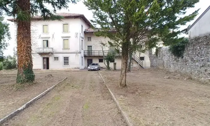 Rexer-Tarcento-Vendesi-Villa-d-epoca-a-Loneriacco-di-Tarcento-Giardino
