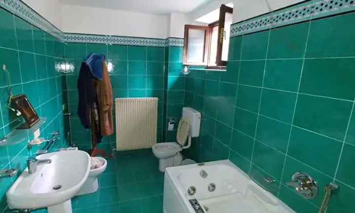 Rexer-Tarcento-Vendesi-Villa-d-epoca-a-Loneriacco-di-Tarcento-Bagno