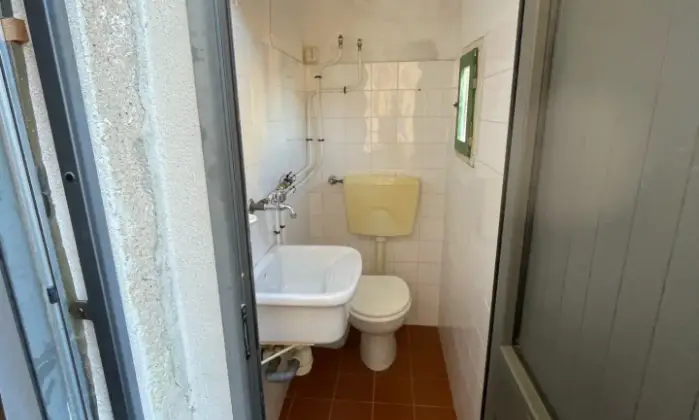 Rexer-Roccastrada-Fondo-commerciale-centralissimo-Bagno