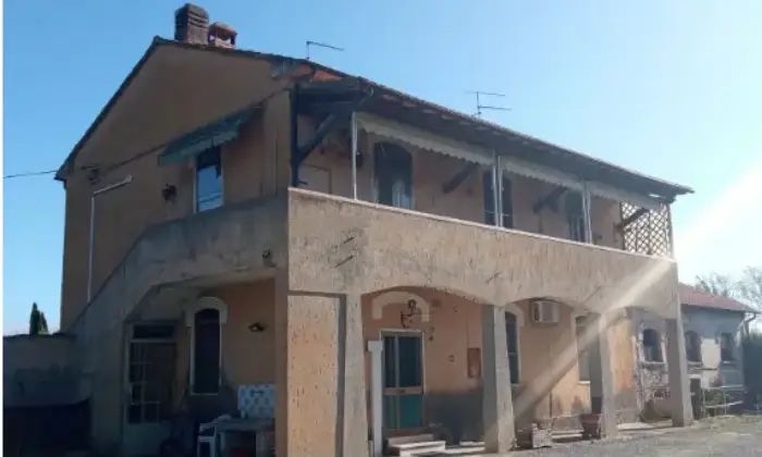 Rexer-Grosseto-Porzione-di-casale-in-Strada-di-Valle-Giardino-a-Grosseto-Garage