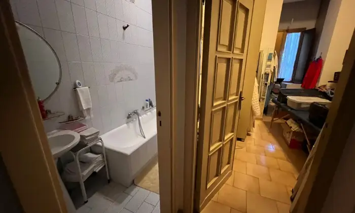 Rexer-Napoli-AFFITTASI-PIAZZA-SAN-PASQUALE-Bagno