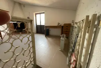 Rexer-Sangineto-Appartamento-due-livelli-vicino-Piazza-Caduti-abitabile-con-cantina-Cucina