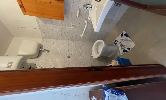 Rexer-Sangineto-Appartamento-due-livelli-vicino-Piazza-Caduti-abitabile-con-cantina-Bagno