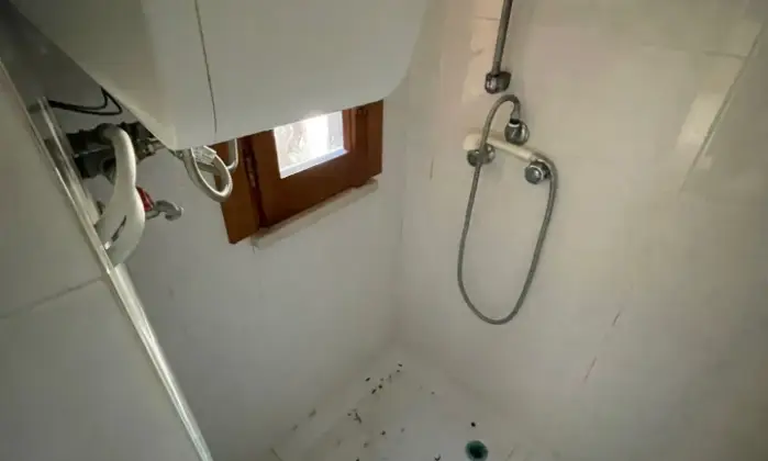 Rexer-Sangineto-Appartamento-due-livelli-vicino-Piazza-Caduti-abitabile-con-cantina-Bagno