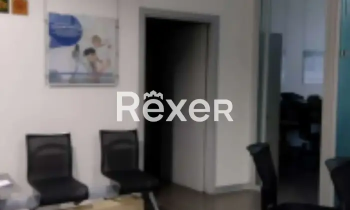 Rexer-GENOVA-Ex-filiale-bancaria-disposta-su-tre-livelli-in-palazzo-depoca-Altro