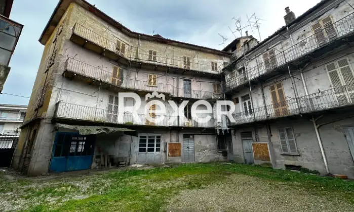 Rexer-TORTONA-Caseggiato-residenziale-con-negozi-a-pochi-passi-dal-centro-di-Tortona-Giardino