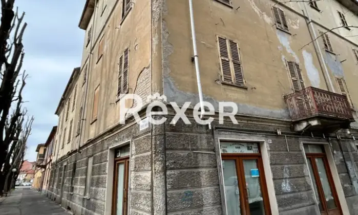 Rexer-TORTONA-Caseggiato-residenziale-con-negozi-a-pochi-passi-dal-centro-di-Tortona-Terrazzo