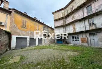 Rexer-TORTONA-Caseggiato-residenziale-con-negozi-a-pochi-passi-dal-centro-di-Tortona-Garage