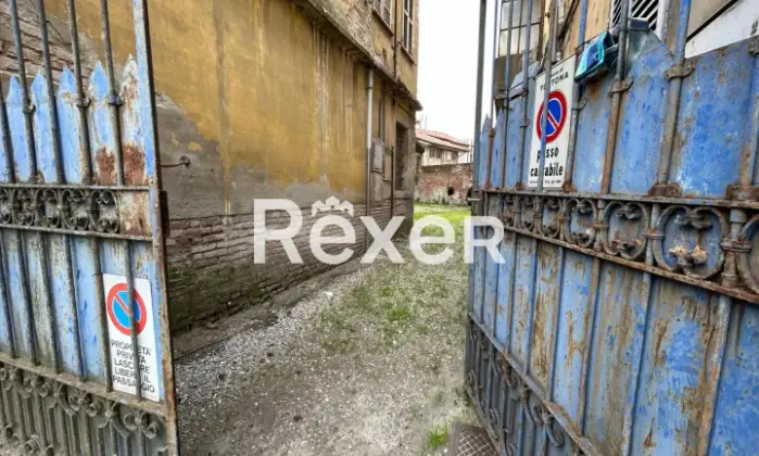Rexer-TORTONA-Caseggiato-residenziale-con-negozi-a-pochi-passi-dal-centro-di-Tortona-Terrazzo