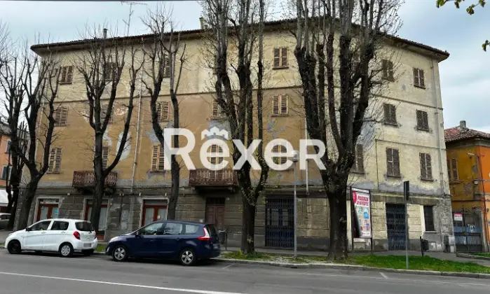 Rexer-TORTONA-Caseggiato-residenziale-con-negozi-a-pochi-passi-dal-centro-di-Tortona-Giardino