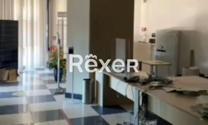Rexer-BOLOGNA-Ex-filiale-bancaria-al-piano-terra-con-box-auto-Altro