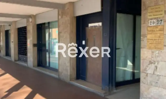 Rexer-BOLOGNA-Ex-filiale-bancaria-al-piano-terra-con-box-auto-Altro