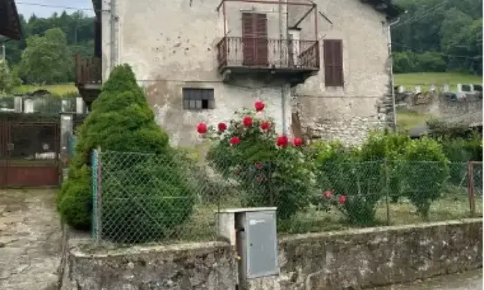 Rexer-Brosso-Casa-di-paese-in-vendita-in-via-Acquarossa-Brosso-Terrazzo