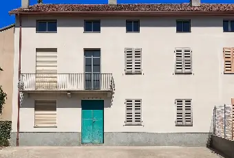 Rexer-Morano-sul-Po-Elevato-potenziale-per-questa-ampia-casa-colonica-da-ristrutturare-Facciata