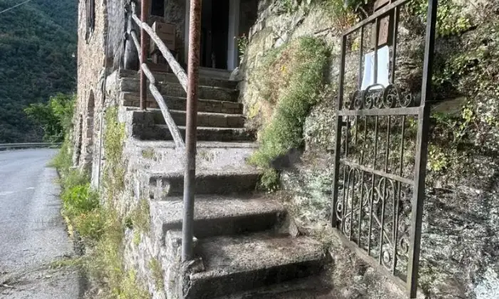 Rexer-Castel-Vittorio-Casa-colonica-in-vendita-in-Sp-a-Castel-Vittorio-Terrazzo