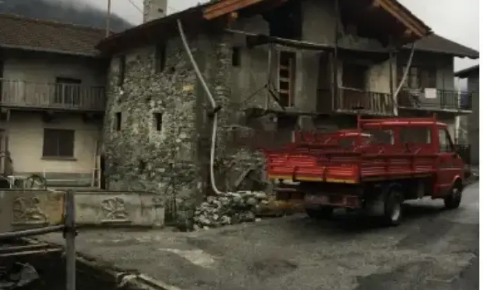 Rexer-Chatillon-Casa-di-paese-in-vendita-in-frazione-la-Tour-Terrazzo