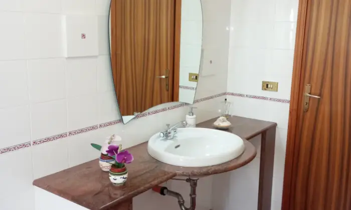 Rexer-Monreale-Appartamento-in-vendita-in-via-Regione-Siciliana-a-Monreale-Bagno