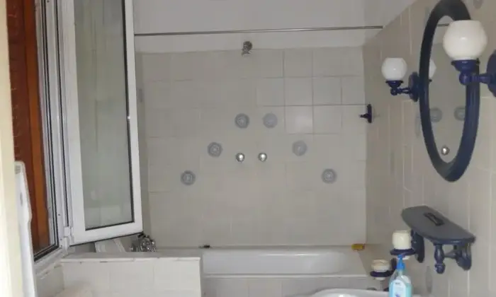 Rexer-Beverino-Vendesi-casa-semiindipendente-a-Cavanella-Vara-Bagno