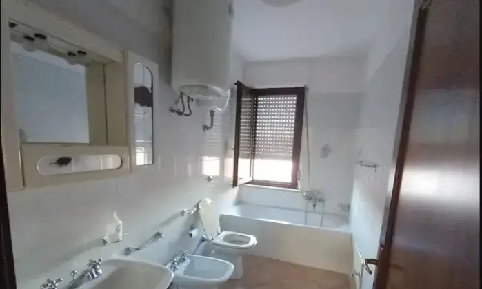 Rexer-Ploaghe-Vendesi-appartamento-in-Via-Iosto-a-PLOAGHE-Bagno