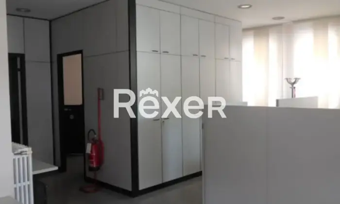 Rexer-VIMERCATE-Vimercate-MB-Ex-filiale-bancaria-disposta-ai-piani-terra-e-interrato-Altro
