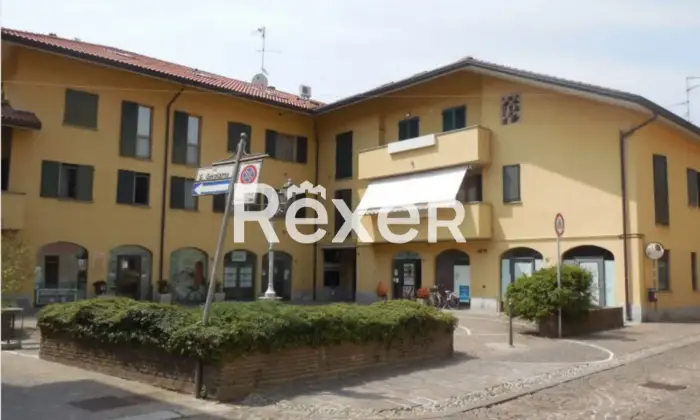 Rexer-VIMERCATE-Vimercate-MB-Ex-filiale-bancaria-disposta-ai-piani-terra-e-interrato-Terrazzo