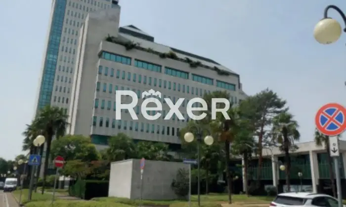 Rexer-VIMERCATE-Vimercate-MB-Ex-filiale-bancaria-con-due-unit-a-destinazione-posto-auto-Giardino