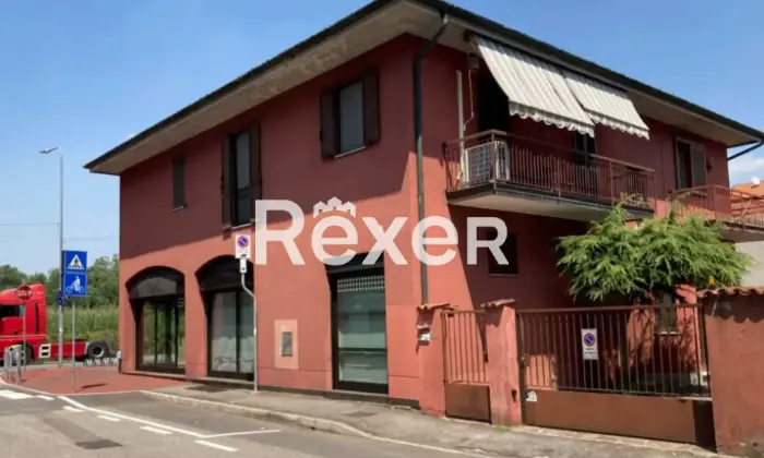 Rexer-CORNAREDO-Ex-filiale-bancaria-ai-piani-terra-primo-ed-interrato-con-box-Giardino
