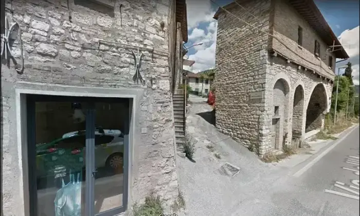 Rexer-Gubbio-Locale-commerciale-in-frazione-Semonte-a-Gubbio-Terrazzo