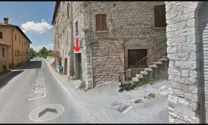 Rexer-Gubbio-Locale-commerciale-in-frazione-Semonte-a-Gubbio-Terrazzo