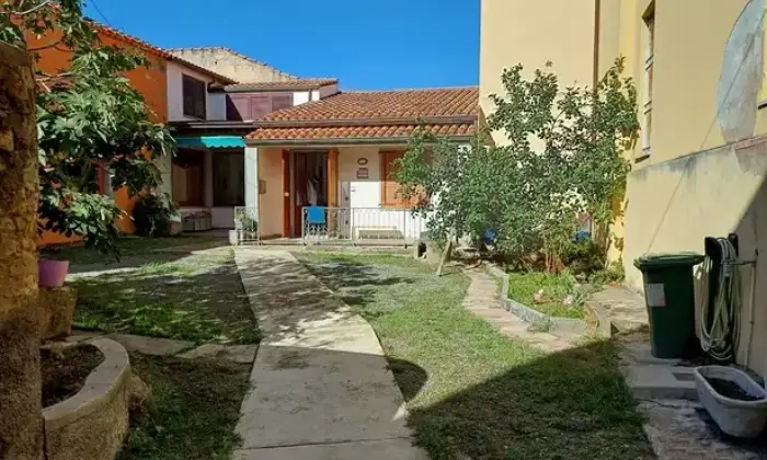 Rexer-Ales-Casa-semindipendente-in-vendita-in-Corso-Cattedrale-ad-Ales-Giardino