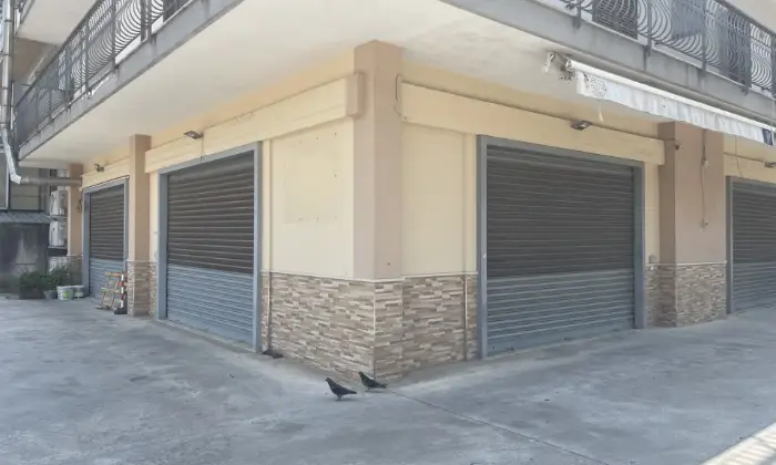 Rexer-Roccapiemonte-Locali-Commerciali-varie-metrature-Garage