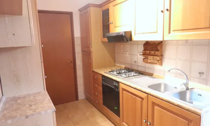 Rexer-Pomarance-Vendesi-appartamento-in-Via-Del-Gallerone-a-POMARANCE-CUCINA