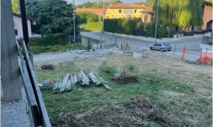 Rexer-Stradella-Vendesi-Villa-in-vendita-in-via-Mauro-Felisini-Stradella-Giardino