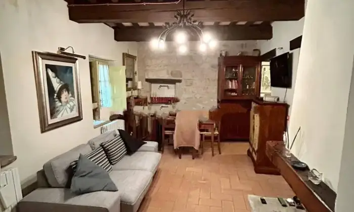 Rexer-Cagli-Vendesi-Bilocale-corso-Settembre-Centro-Cagli-Salone