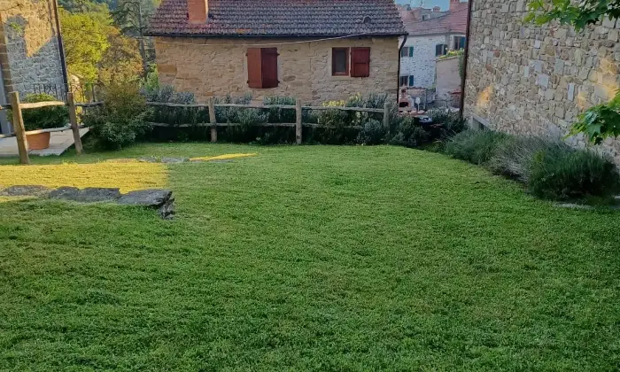Rexer-Pratovecchio-Stia-ANTICO-CASALE-RISTRUTTURATO-in-via-Casalino-borgo-frazione-di-Pratovecchio-Stia-Giardino