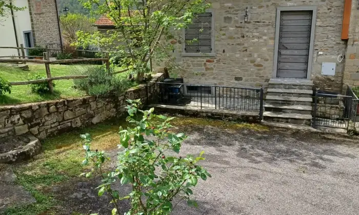 Rexer-Pratovecchio-Stia-ANTICO-CASALE-RISTRUTTURATO-in-via-Casalino-borgo-frazione-di-Pratovecchio-Stia-Giardino
