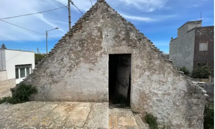 Rexer-Locorotondo-Casale-in-vendita-in-contrada-Cerrosa-a-Locorotondo-Garage