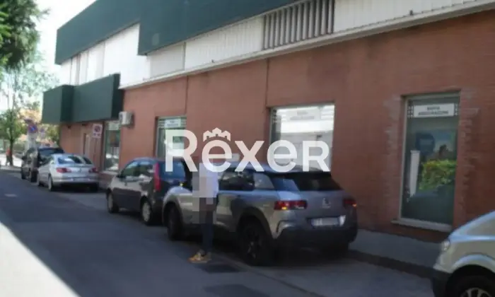 Rexer-NOVA-MILANESE-Nova-Milanese-MB-Ex-filiale-bancaria-con-autorimessa-scoperta-Terrazzo