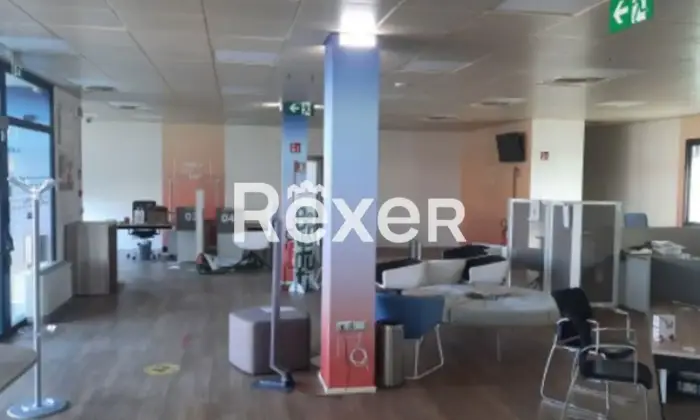 Rexer-FLERO-Immobile-cieloterra-che-si-compone-di-ex-filiale-bancaria-tre-appartamenti-box-auto-e-cantine-Altro