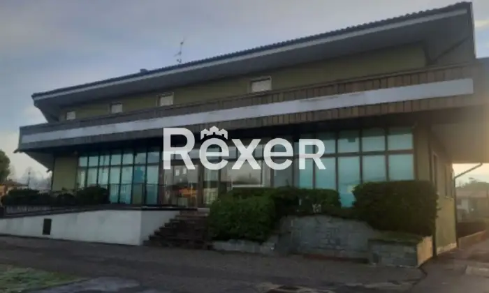 Rexer-FLERO-Immobile-cieloterra-che-si-compone-di-ex-filiale-bancaria-tre-appartamenti-box-auto-e-cantine-Terrazzo