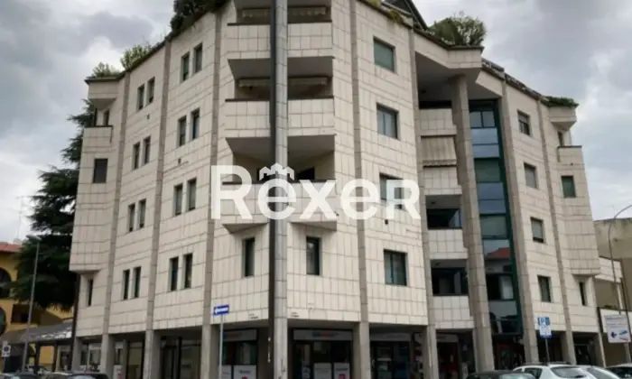 Rexer-BUSTO-ARSIZIO-Locale-commerciale-con-box-auto-Terrazzo