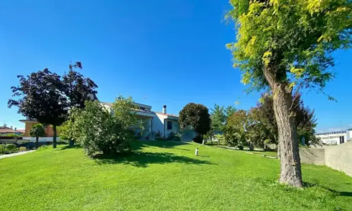 Rexer-Latisana-Villa-in-vendita-in-via-Don-Giovanni-Picotti-Giardino