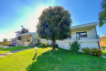 Rexer-Latisana-Villa-in-vendita-in-via-Don-Giovanni-Picotti-Giardino